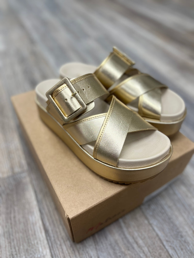 Matisse Micah Platform Sandal in Gold