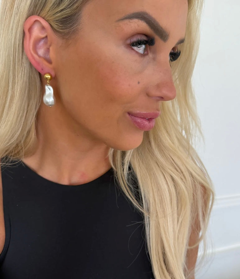 Pearl drop earrings