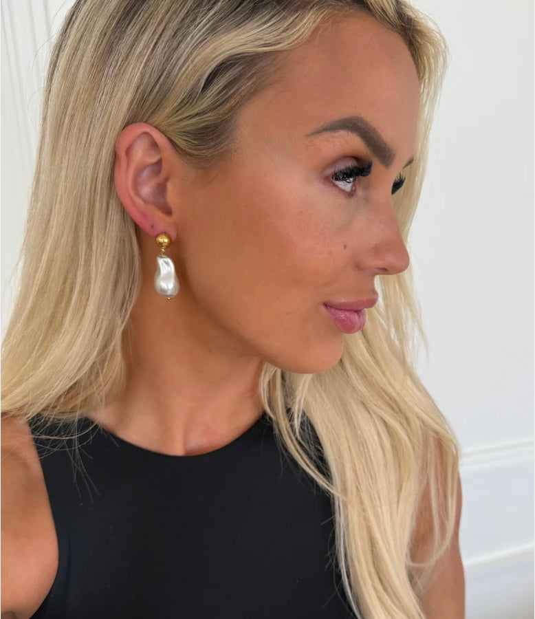 Pearl drop earrings