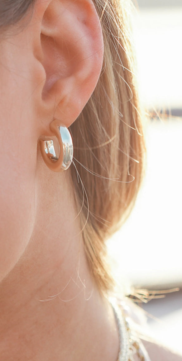 Natalie Wood Designs Just Dance Mini Hoop Earrings in Gold