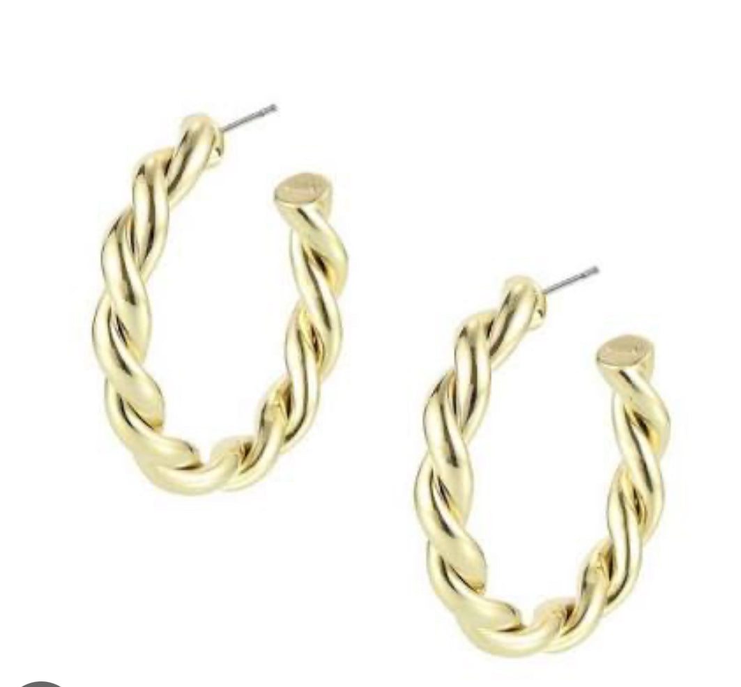 Natalie Wood Design Sea Breeze Wrapped Hoop Earring in Gold