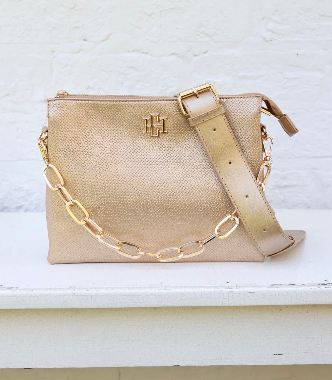 Caroline Hill - Ariana Crossbody Woven Gold