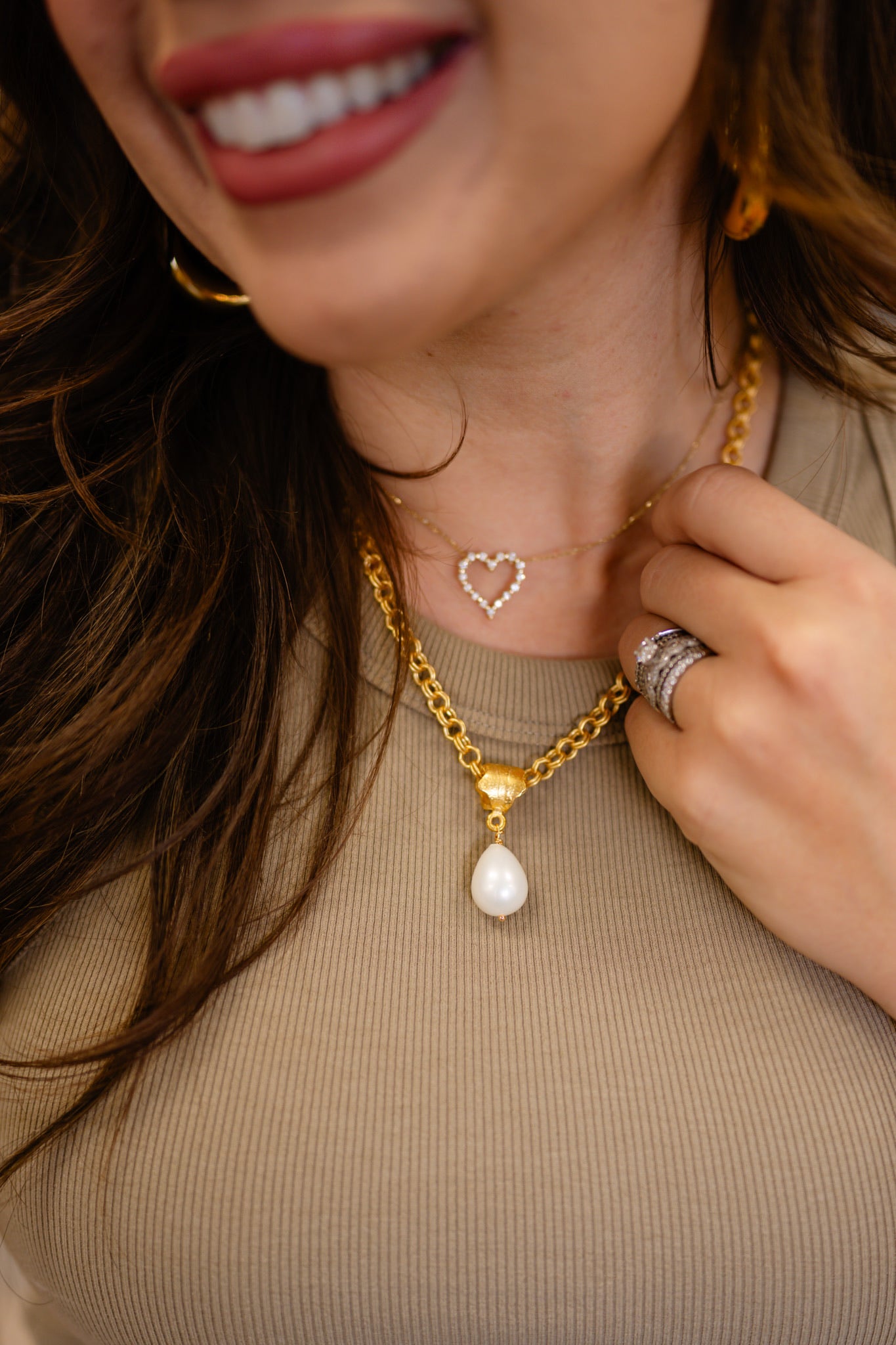 Weisinger Design - 18” Matt Gold, chain with shell pearl