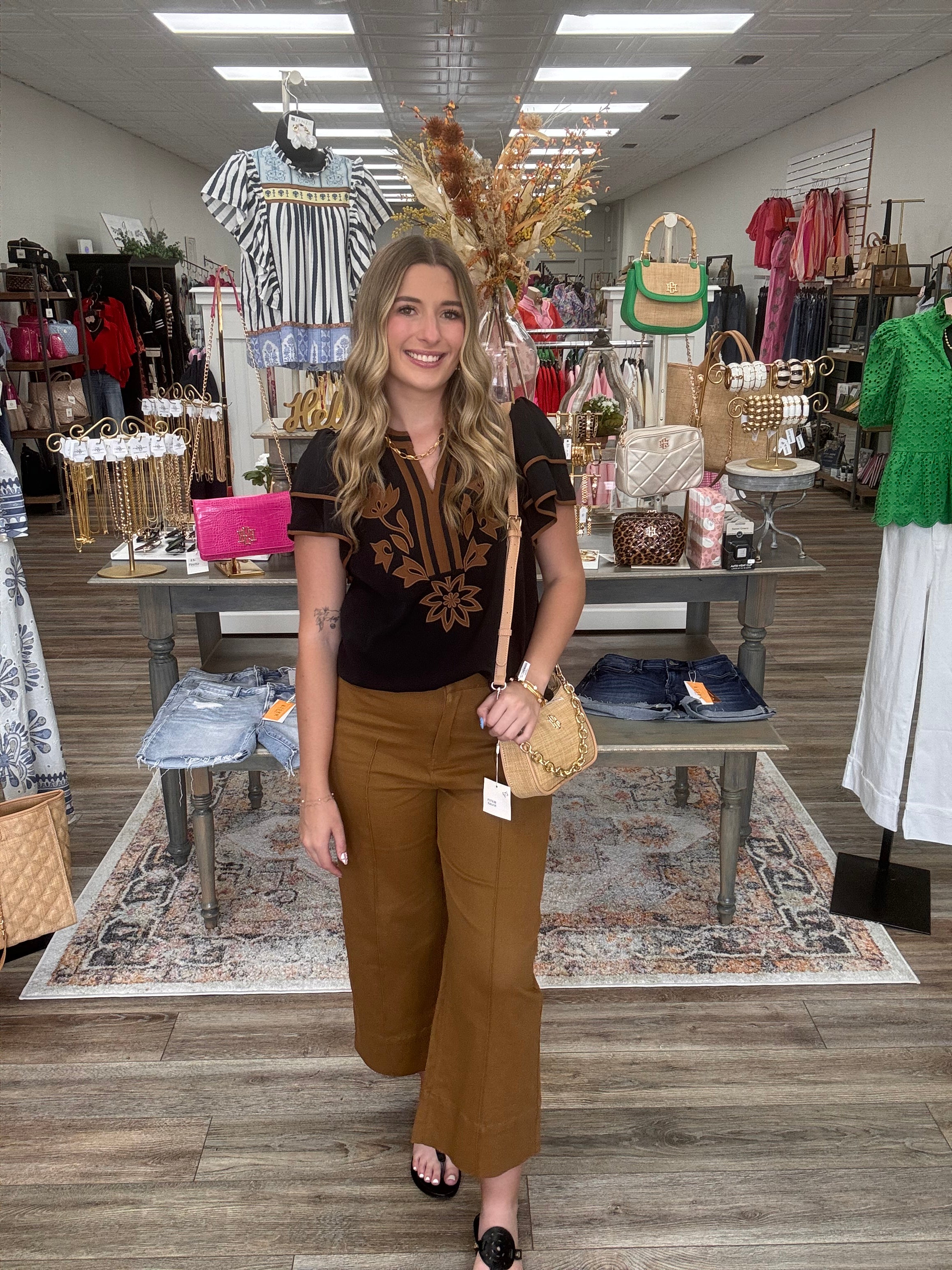 The Saddlewood Wide Leg Pants features a wide-leg silhouette, front seem detailing and comfortable stretch fabric.