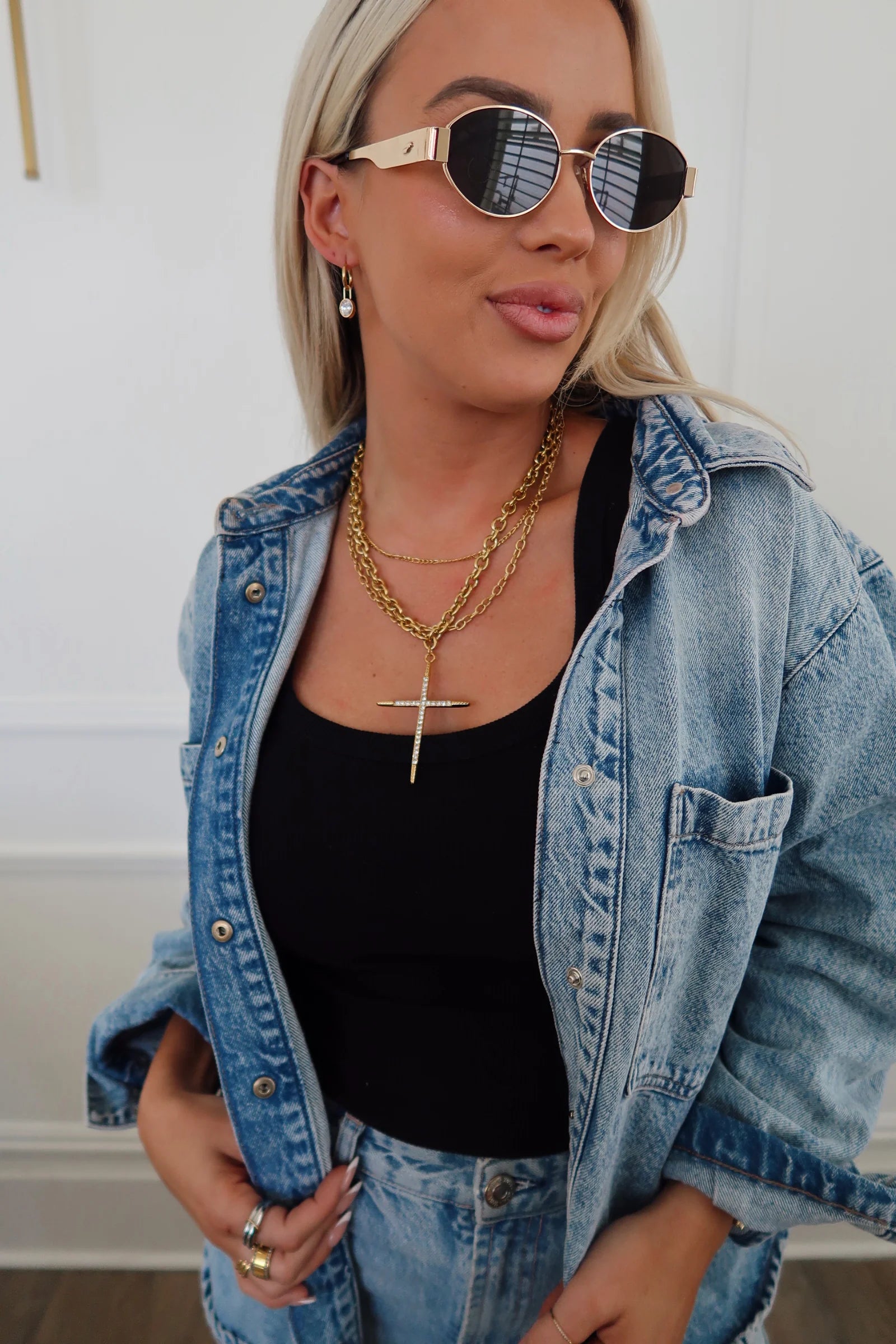 LUXE CROSS NECKLACE - Chansuttpearls