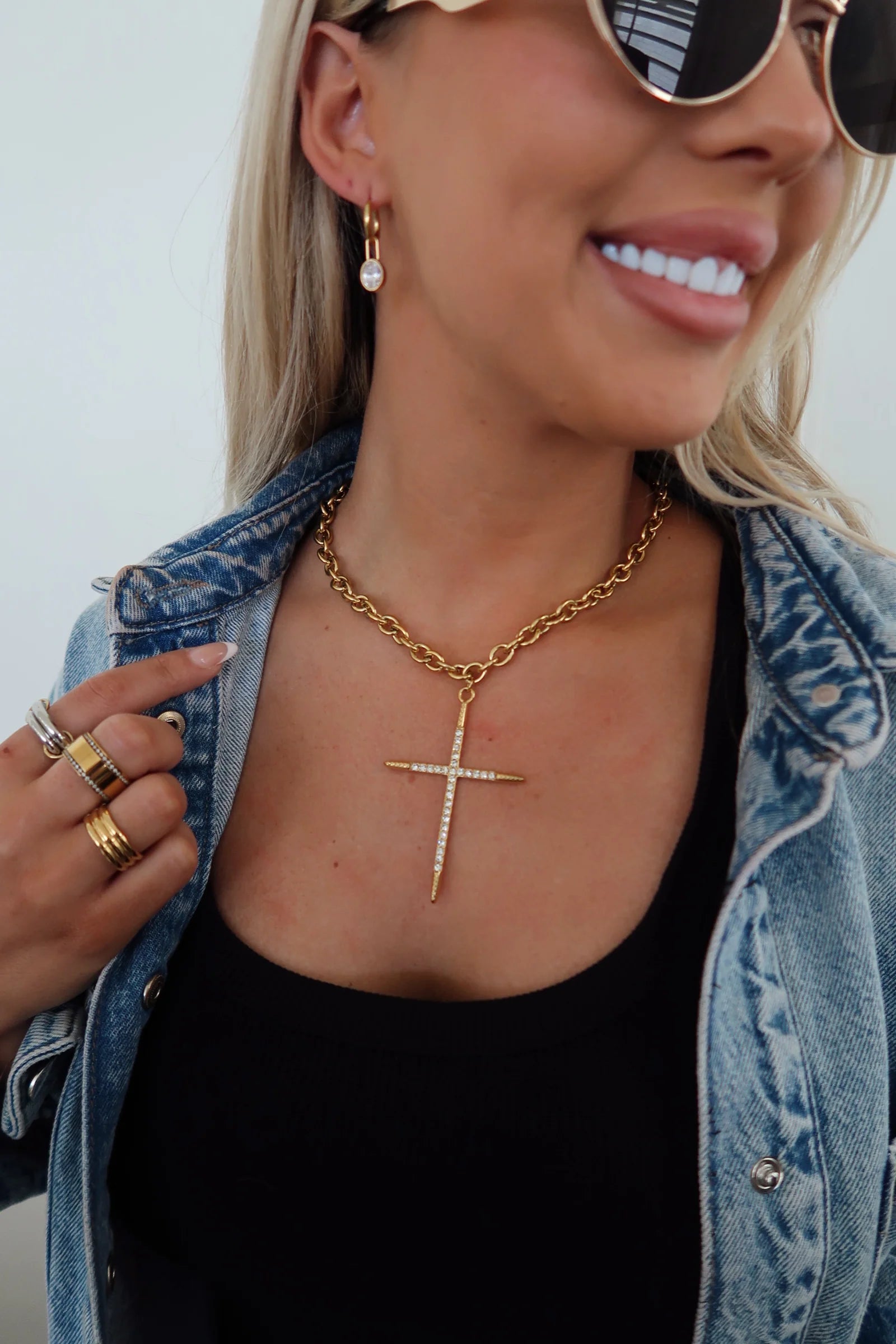 LUXE CROSS NECKLACE - Chansuttpearls